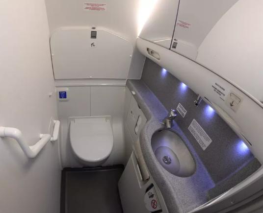 飛機廁所